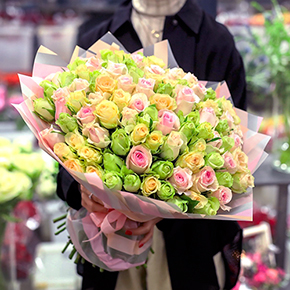 Лаймовый микс 101 роза (40 см) в Коломне