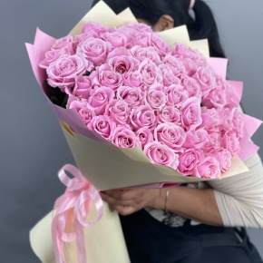 Букет из 51 пастельной розы Аваланж (60 см) в Коломне