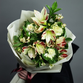 Букет "Феличита" из амариллисов, альстромерий и брассики в Коломне