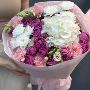 Букет "Вуаль" из хризантемы, кустовых пионовидных роз Мисти Баблз, диантусов, Голландской гортензии и эустом в Коломне