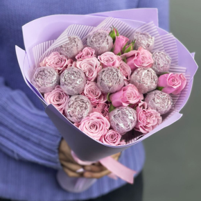 Букет из шоколадных пионов и кустовых роз в Коломне