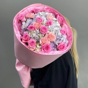 Букет "Мишель" из гортензий, роз Аква и диантусов в Коломне