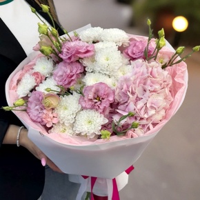 Букет "Табу" из хризантемы, Голландской гортензии и эустомы в Коломне