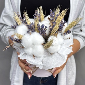 Композиция в шляпной коробке из хлопка, лаванды и пшеницы (Сухоцвет) в Коломне