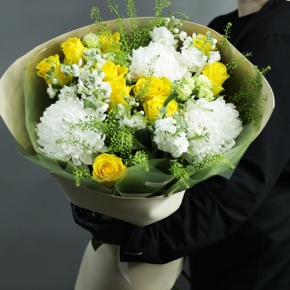 Букет "Фисташка" из роз, хризантем и маттиол в Коломне