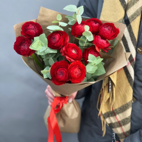 Букет из 11 ранункулюсов и эвкалипта в Коломне