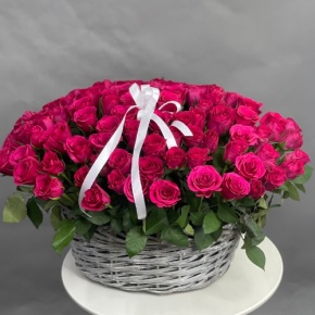 Композиция в корзине из 101 малиновой розы (40 см) в Коломне