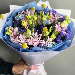 Букет "Загадка вечности" из гиацинтов, нерине, тюльпанов и оксипеталума в Коломне