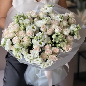 Букет "Пассаж" из эустом и кустовых роз в Коломне