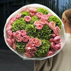 Букет "Фреш леди" из Голландских гортензий и пионовидных кустовых роз Джульетта в Коломне