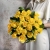Букет из 25 лимонных роз с рускусом (40 см) в Коломне Букет из 25 лимонных роз с рускусом (40 см) в Коломне