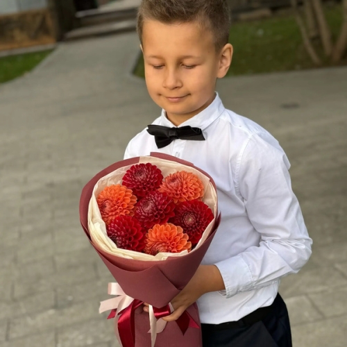 Букет из 7 сезонных георгин в Коломне