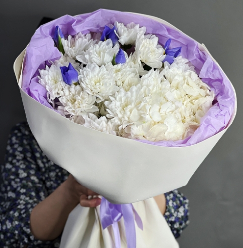 Букет "Грация" из ирисов, гортензии и кустовых хризантем в Коломне