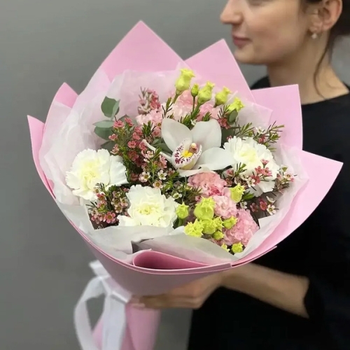 Букет с королевской орхидеей, диантусами, эустомой и шамелациумом в Коломне