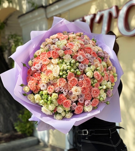 Букет из 101 кустовой розы микс в Коломне